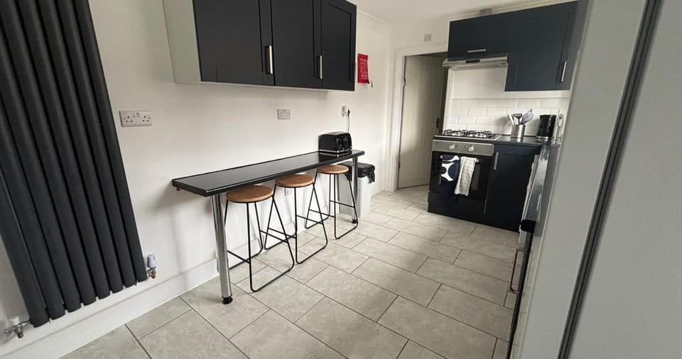 Kitchen or kitchenette, Dining area, oven, stove