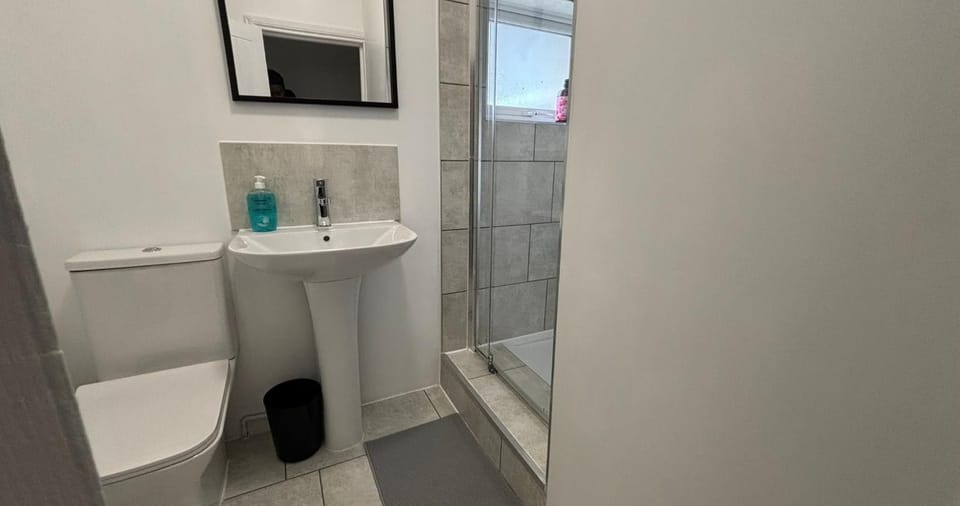 Shower, Toilet, Bathroom