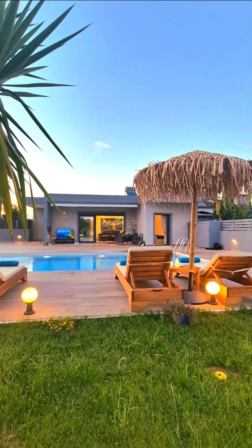 Patio, Day, Natural landscape, Garden, Garden view, Pool view, Swimming pool, sunbed