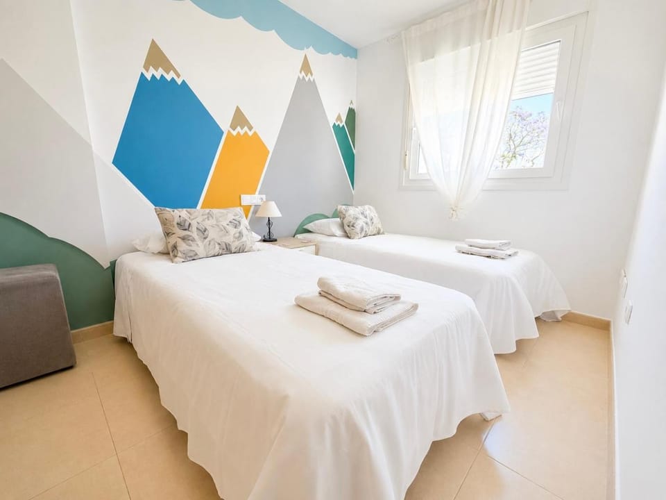Bed, Bedroom, towels
