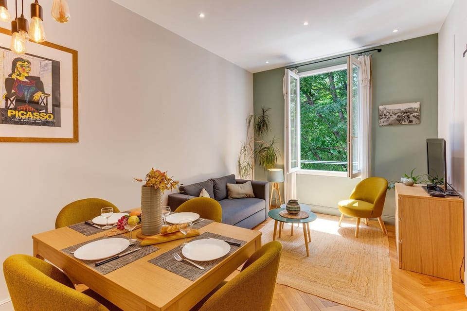 TV and multimedia, Living room, Dining area