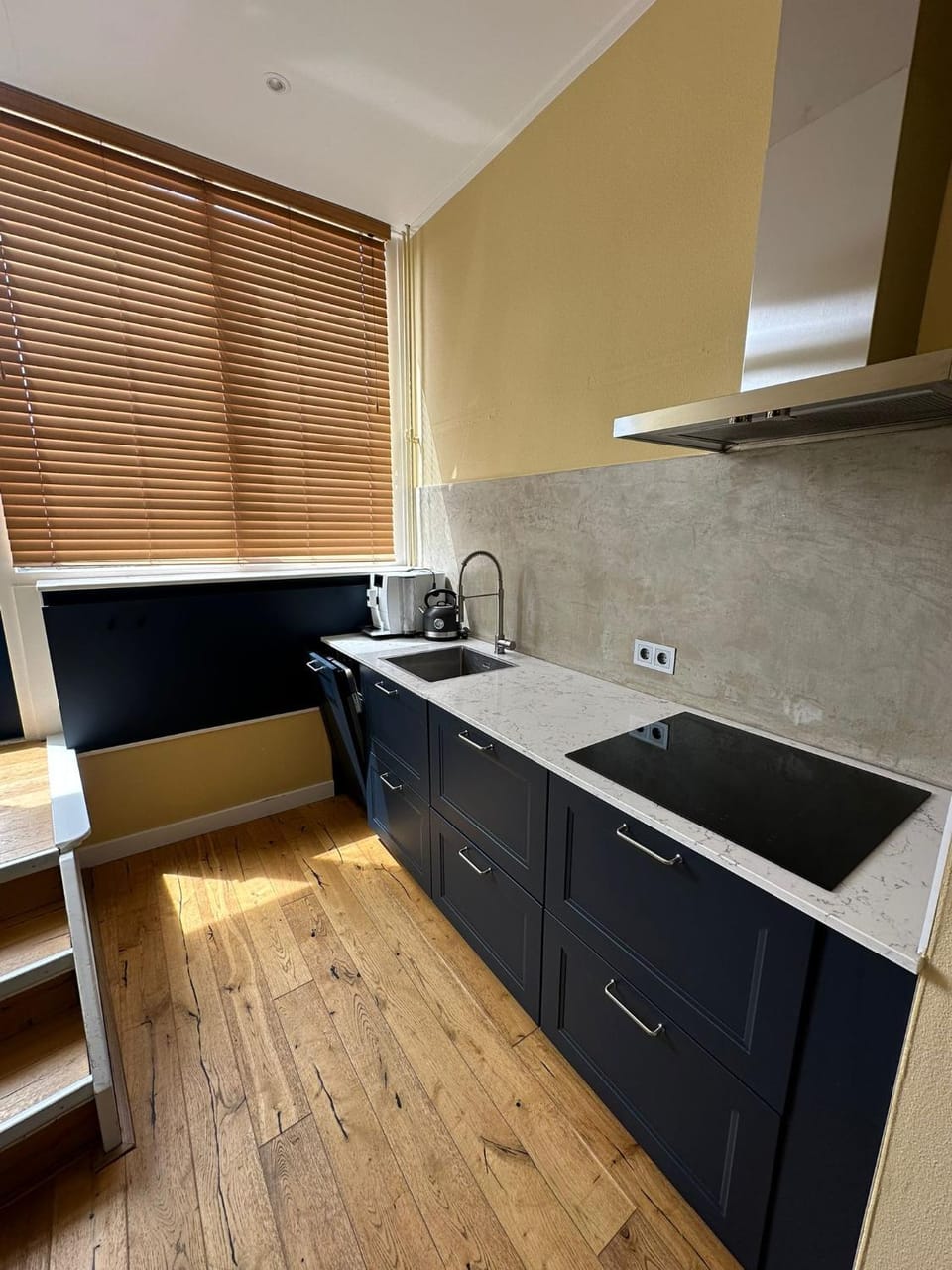 Coffee/tea facilities, dishwasher, stove, kitchen
