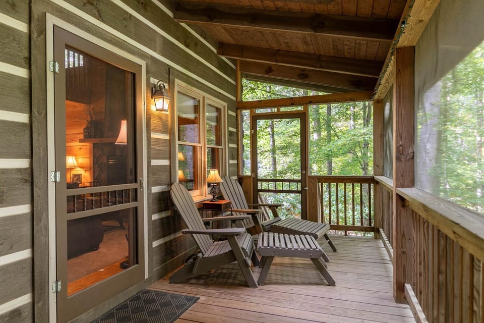 1 Sweet Seclusion Peaceful cabin just outside of Boone with hot tub Cabin in Brushy Fork
