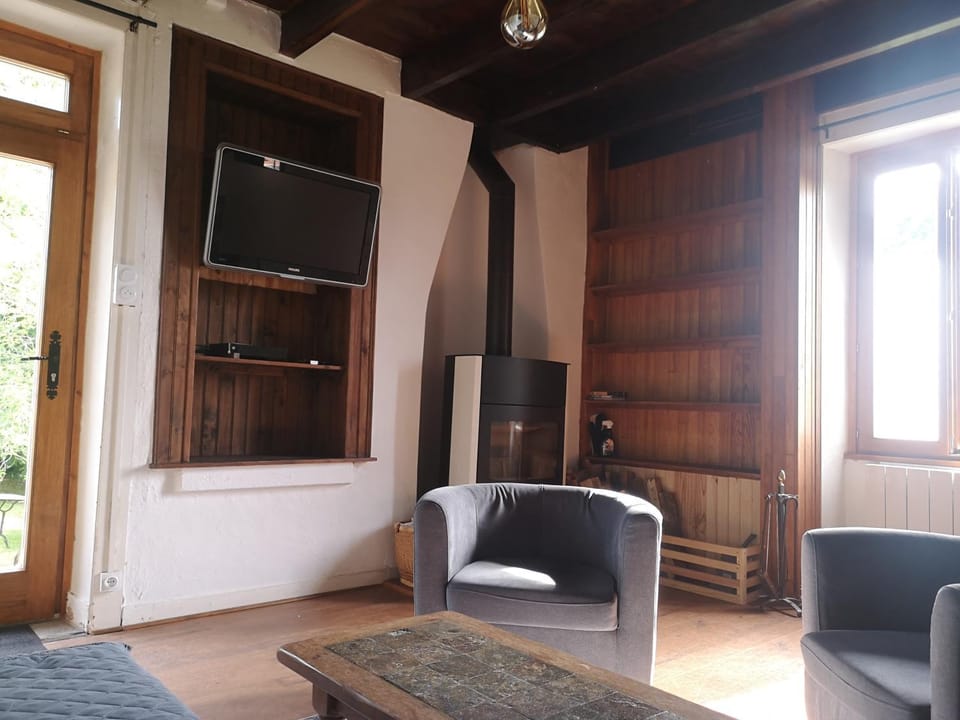 Living room, fireplace