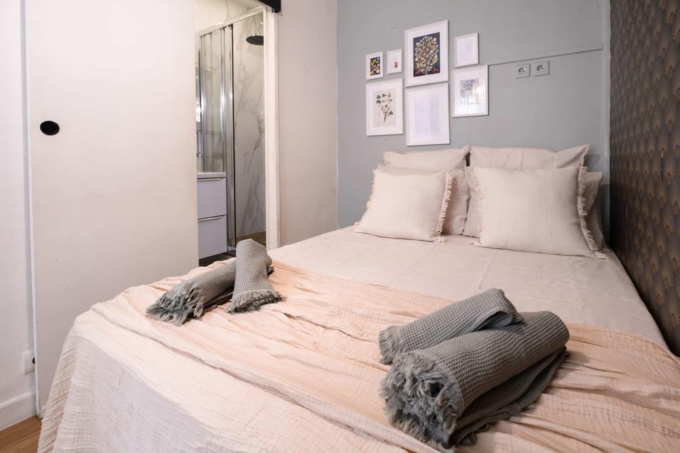 Gem 3 Guests Le Bon Marche Apartment in Paris