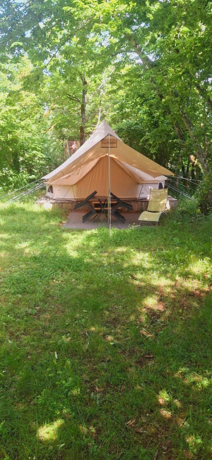 CAMPING LE BEL AIR Limogne en Quercy Campground/ 
RV Resort in Occitanie