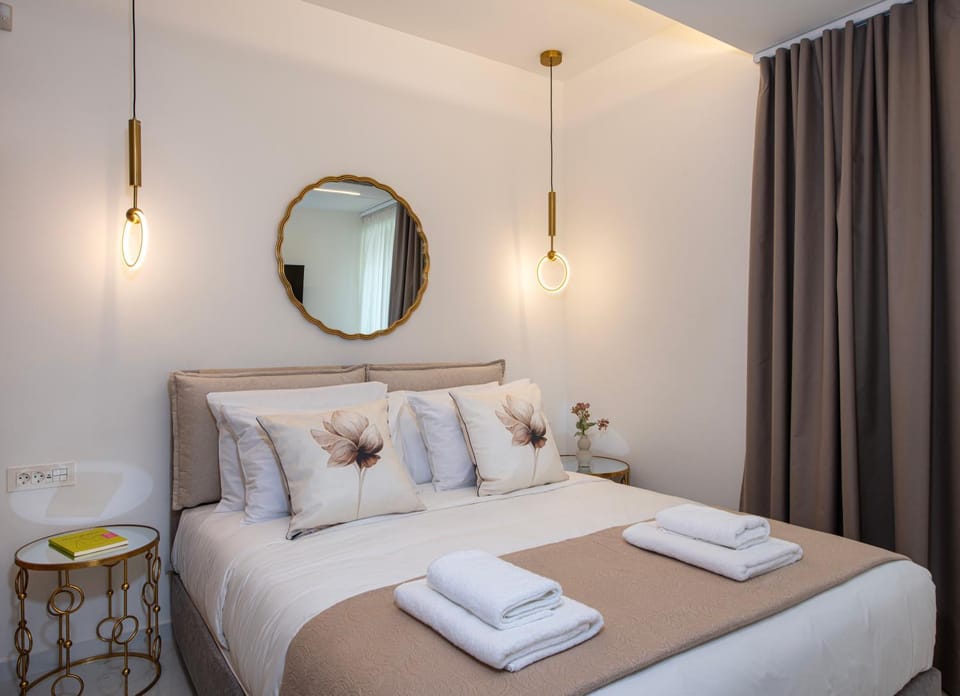SiLena Luxury Penthouse with Jacuzzi - Near Chania Old Town Apartment in Chania