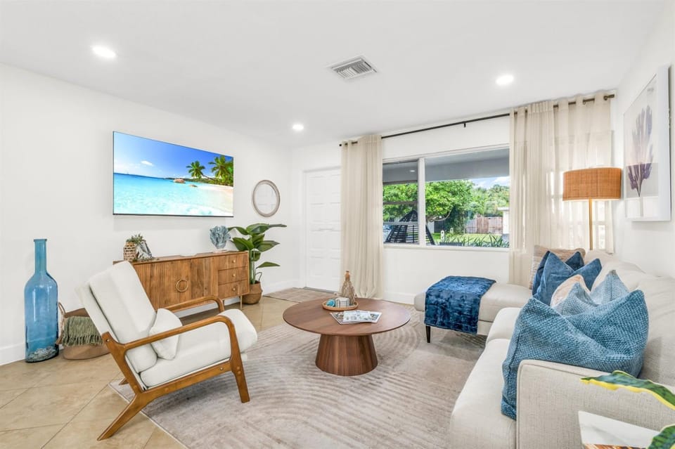 Casa Palm Serenity Salt Pool Close to the Pier House in Pompano Beach