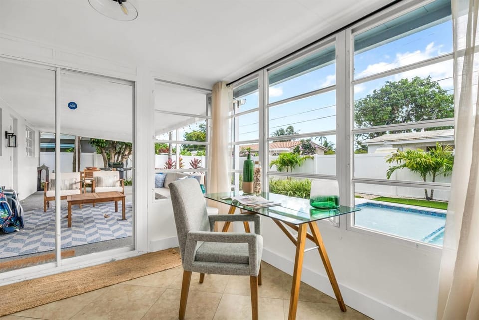 Casa Palm Serenity Salt Pool Close to the Pier House in Pompano Beach