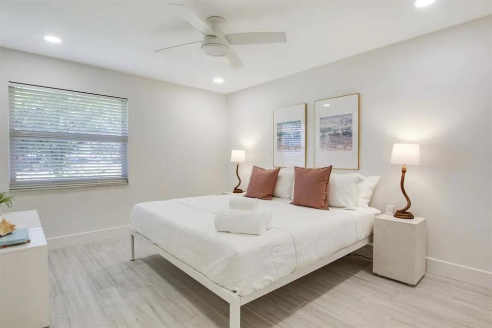 Private Heated Pool & Spa Designer By the Beach House in Tequesta