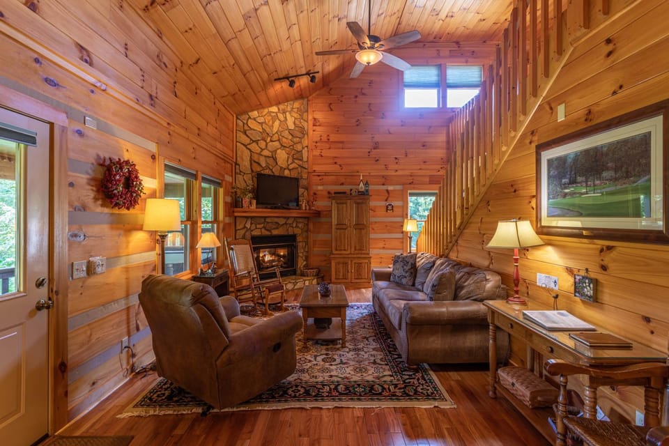 Amen Corner Close to Boone Hot Tub Pet Friendly Ping Pong Foosball Mountain Views House in Brushy Fork