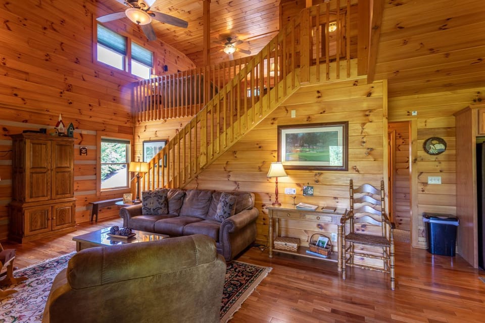 Amen Corner Close to Boone Hot Tub Pet Friendly Ping Pong Foosball Mountain Views House in Brushy Fork