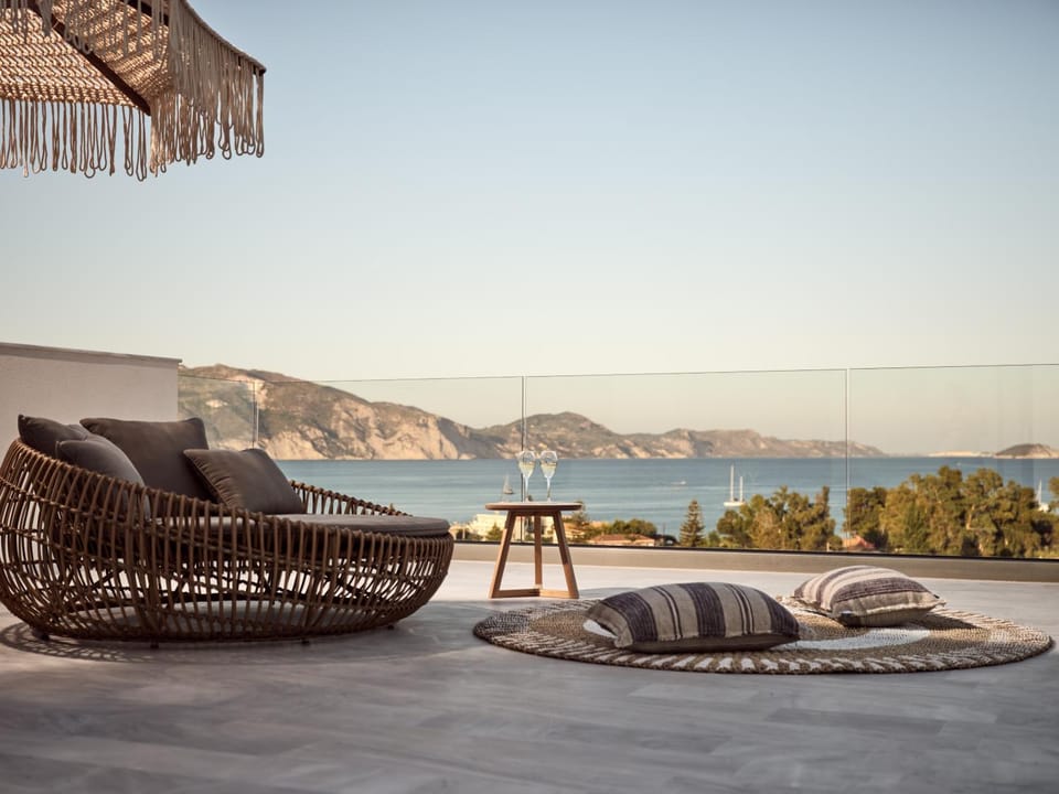 Patio, Day, Natural landscape, View (from property/room), Balcony/Terrace, Seating area, Beach, Lake view, Mountain view, Sea view