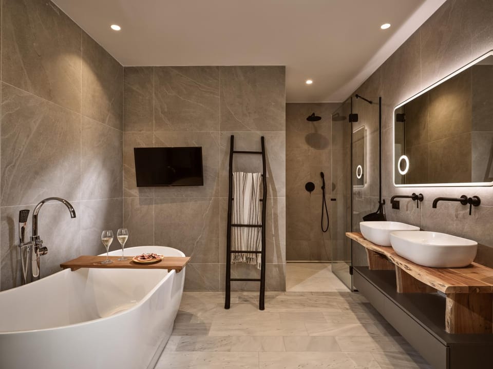 Shower, Bathroom, TV and multimedia, Bath