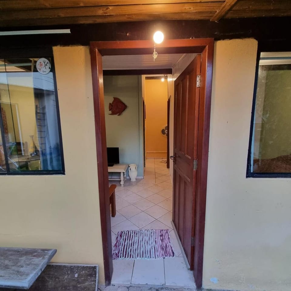 Casa completa na Cachoeira do BomJesus pertinho da praia House in Florianopolis