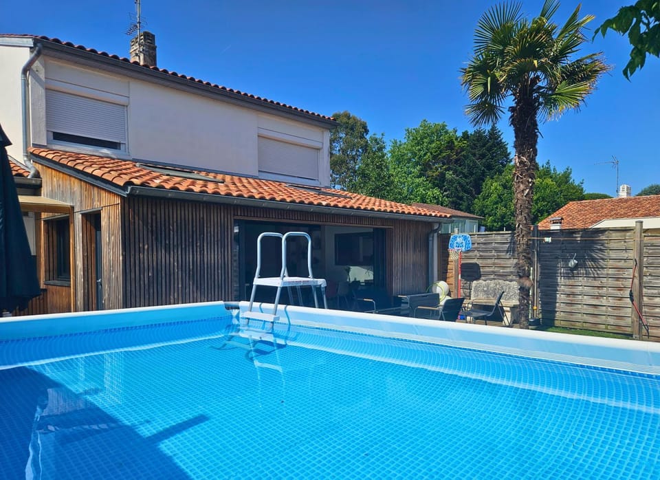 Swimming pool, Swimming pool