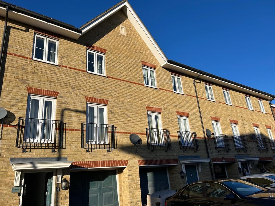 Property building, Day, Neighbourhood, Street view, Parking