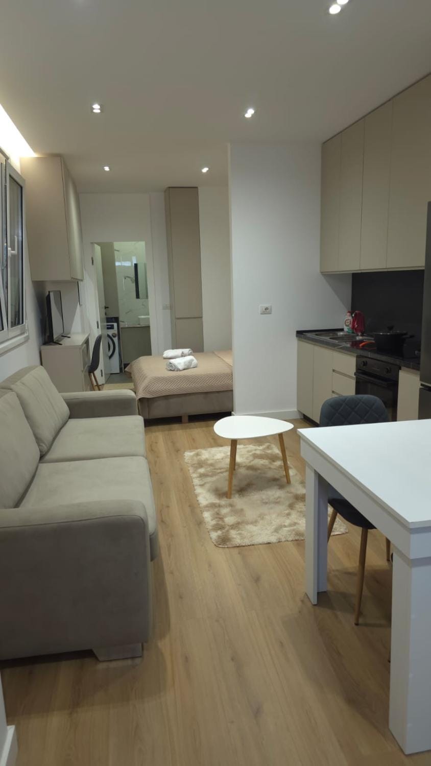 Coffee/tea facilities, Kitchen or kitchenette, Living room, Seating area, Dining area, oven, stove, toaster