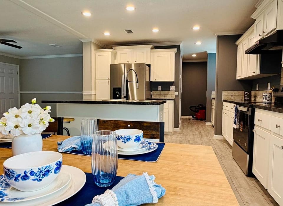 Dining area, kitchen