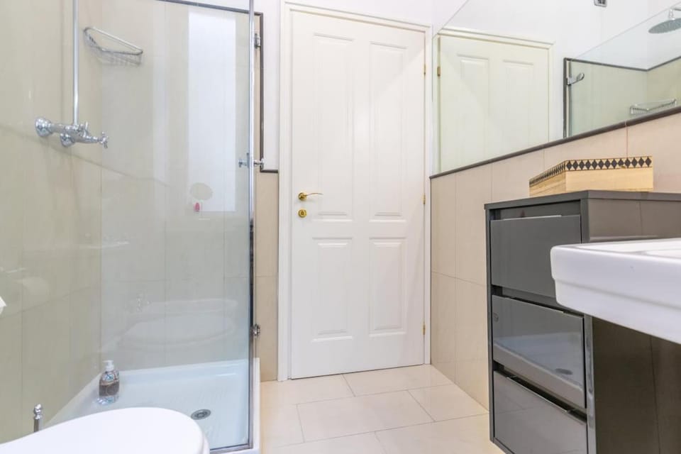 Luxury Flat Crocetta 2 stops from Duomo, AC Apartment in Milan