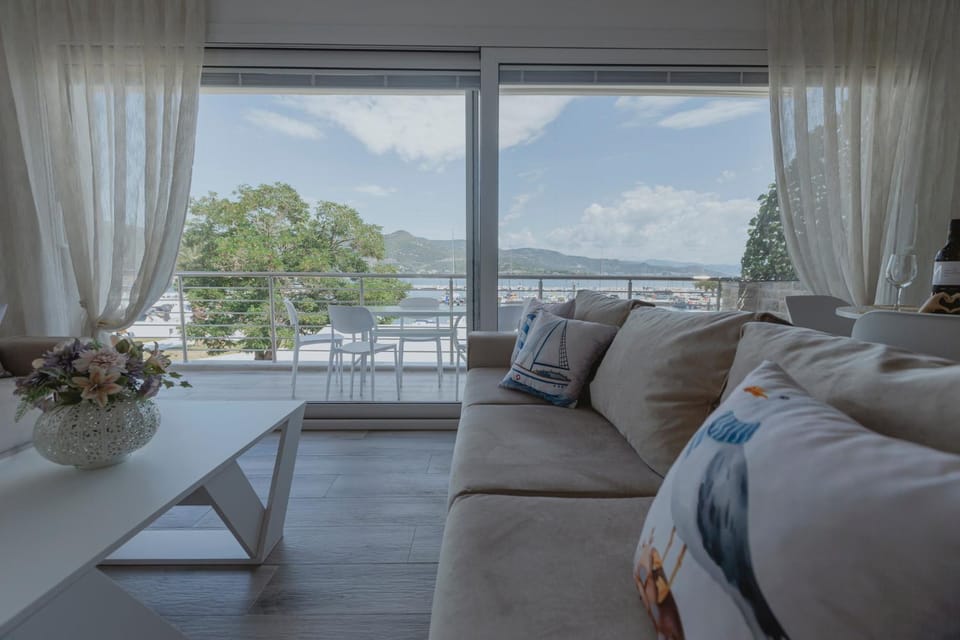 Living room, Sea view