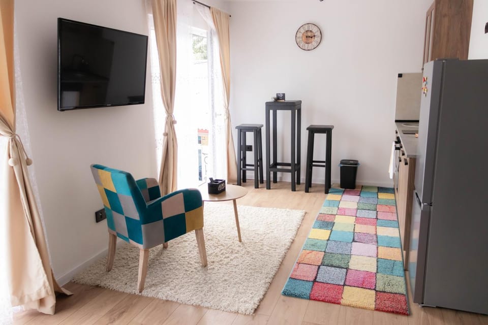 Communal lounge/ TV room, TV and multimedia, Living room, Seating area, Evening entertainment