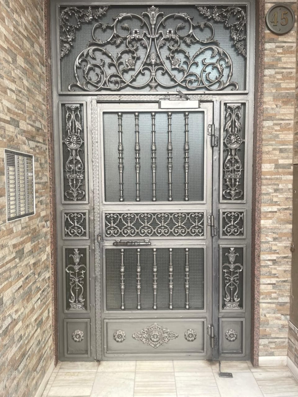 Facade/entrance