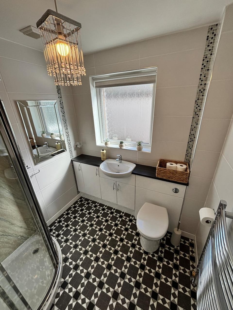Shower, Toilet