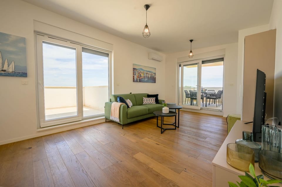BLIK Sea view family apartment Apartment in Murter