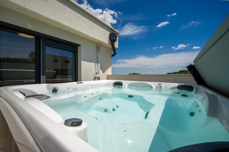 Hot Tub, Hot Tub, Balcony/Terrace