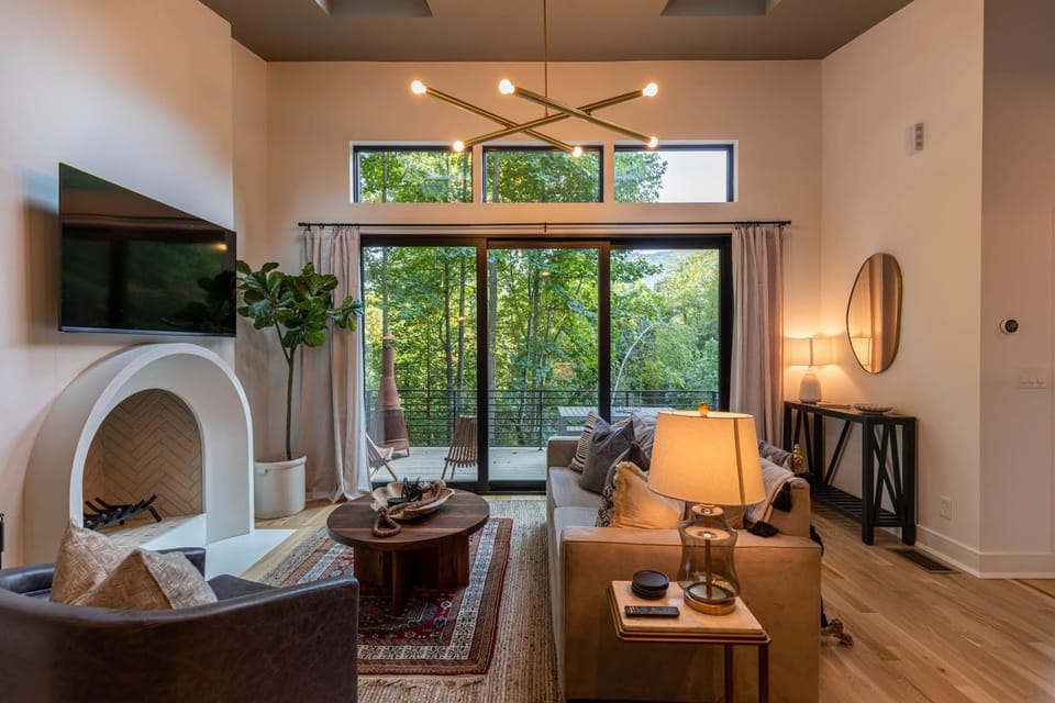 Little Bear Escape - Pet Friendly Luxe Custom Tiny House Hot Tub Between Boone & Banner Elk House in Seven Devils