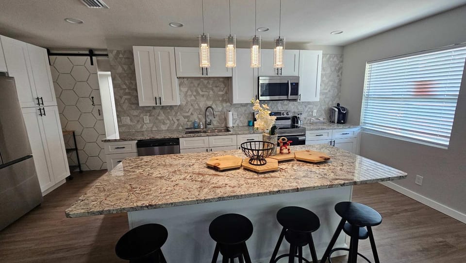 4BR Port Tampa Retreat Fenced Yard & Patio House in Tampa