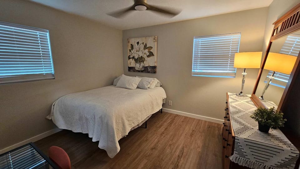 4BR Port Tampa Retreat Fenced Yard & Patio House in Tampa