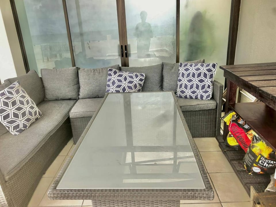 10 C-Front Penthouse Apartment in Margate