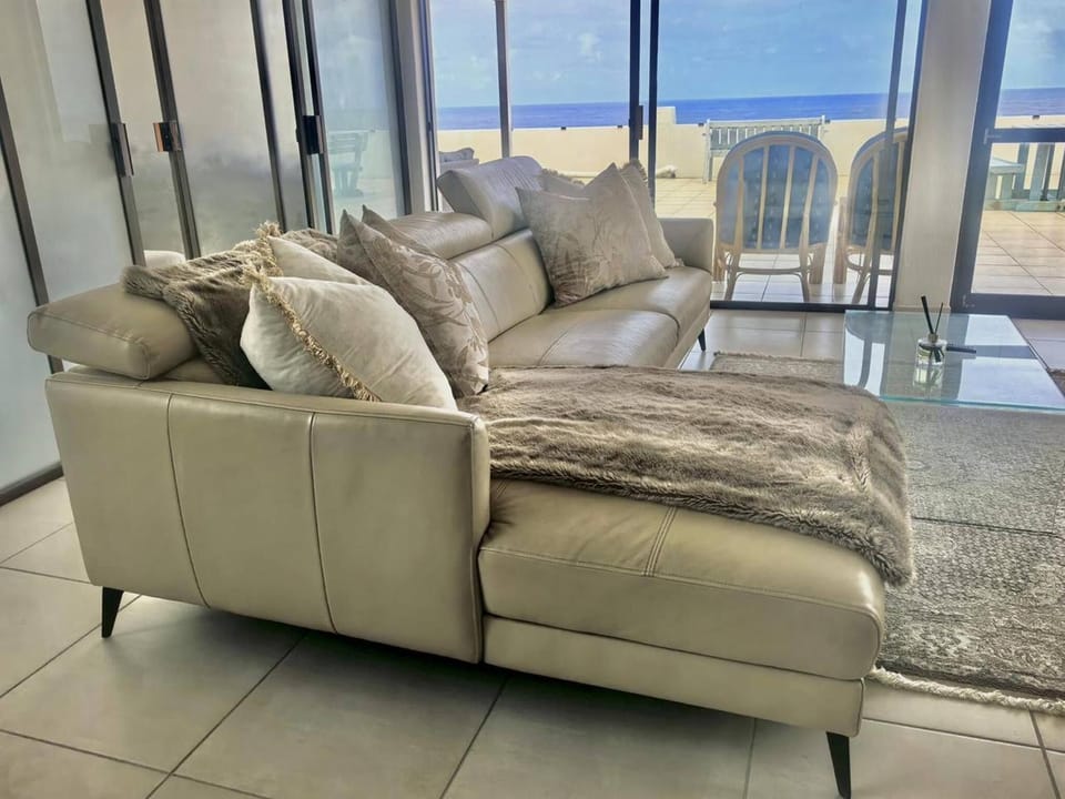 10 C-Front Penthouse Apartment in Margate
