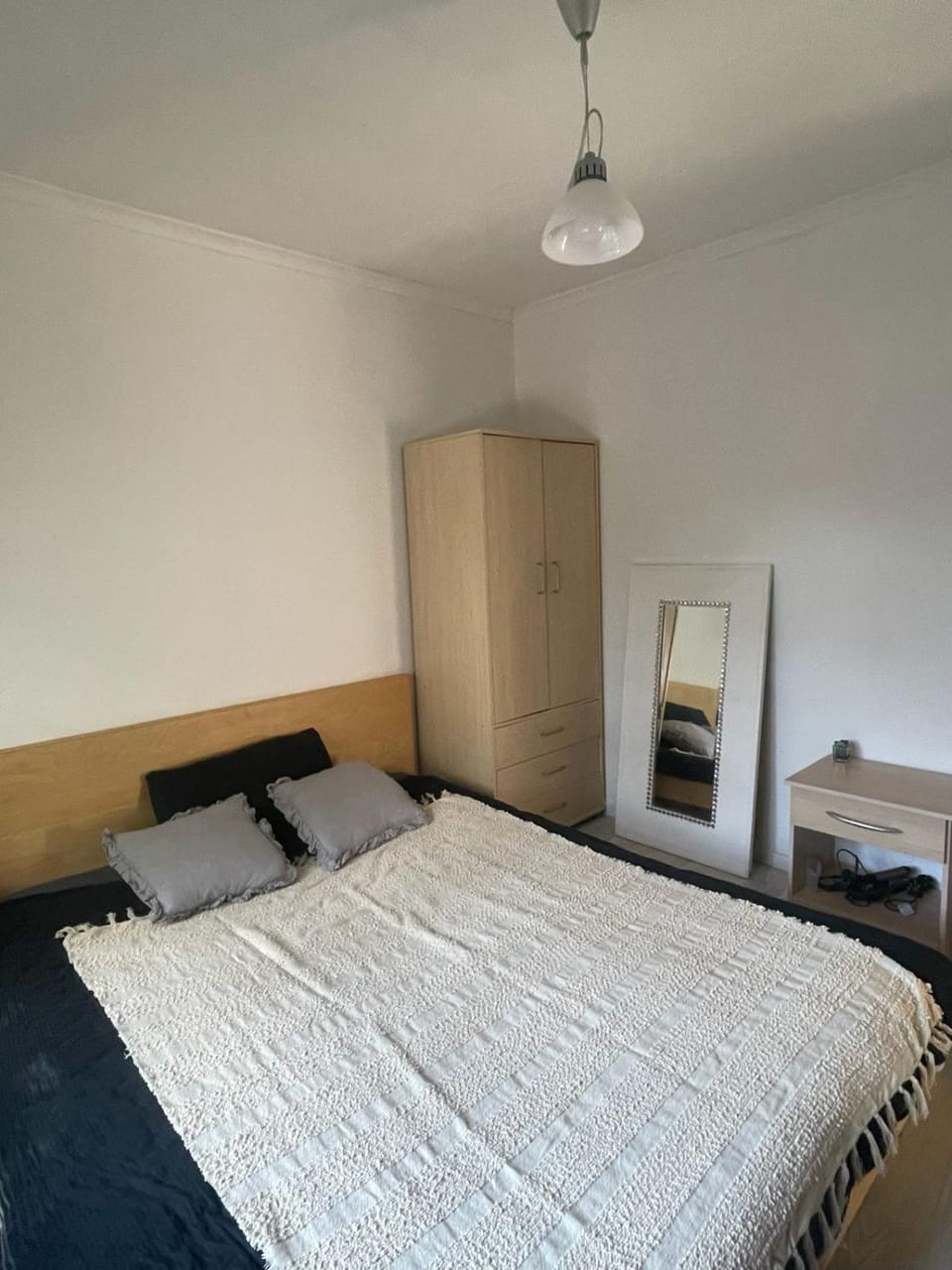 Homestay with queen bedroom inc table and chairs Vacation rental in Bromley