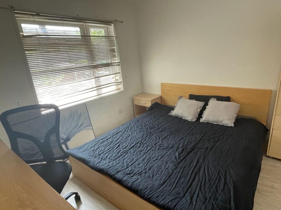 Homestay with queen bedroom inc table and chairs Vacation rental in Bromley