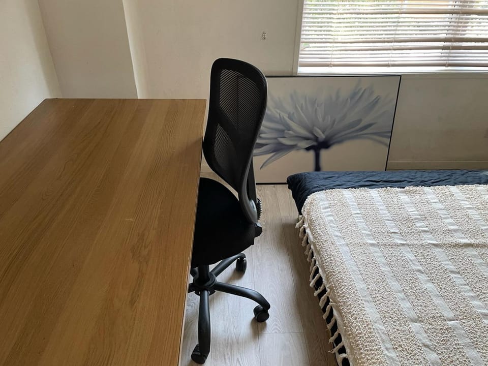 Homestay with queen bedroom inc table and chairs Vacation rental in Bromley