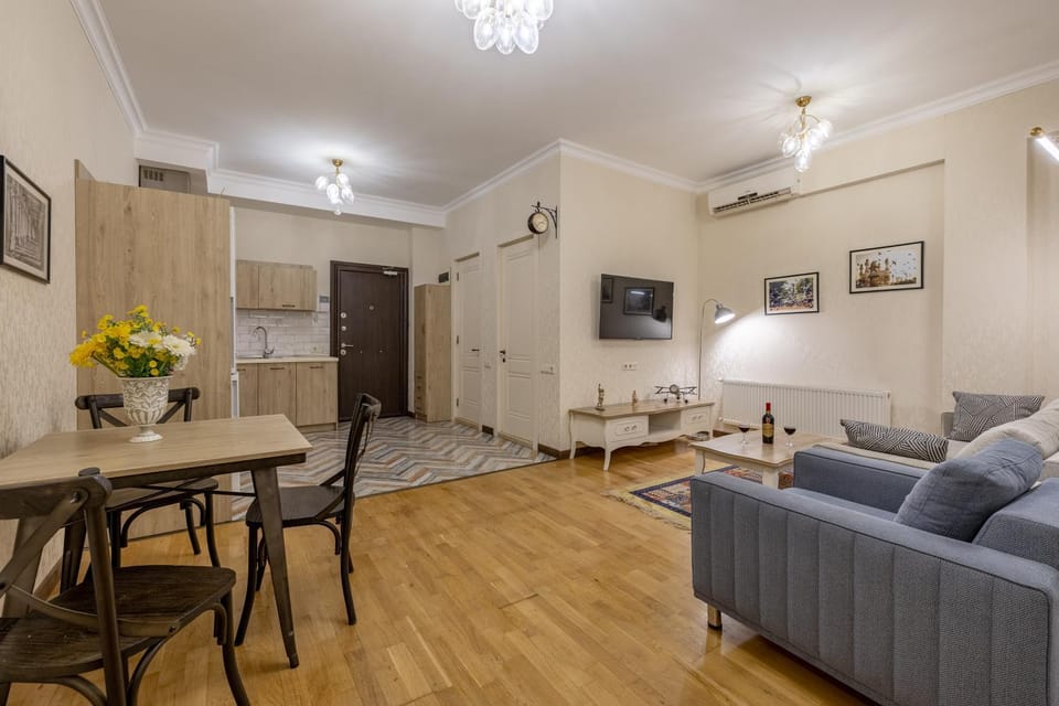 TV and multimedia, Kitchen or kitchenette, Living room, Seating area, Dining area