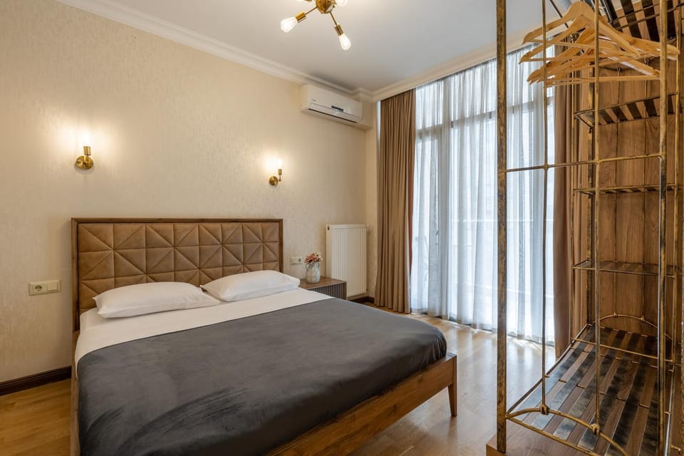 Bed, Photo of the whole room, Bedroom, air conditioner