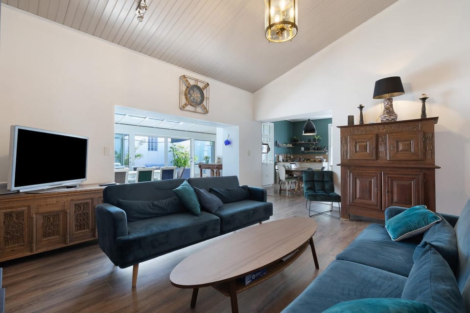 Property building, Living room