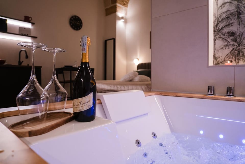 Hot Tub, Drinks