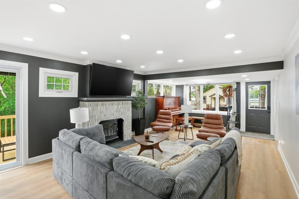 Three Waters Escape 2 Kings Game Lounge House in Valparaiso
