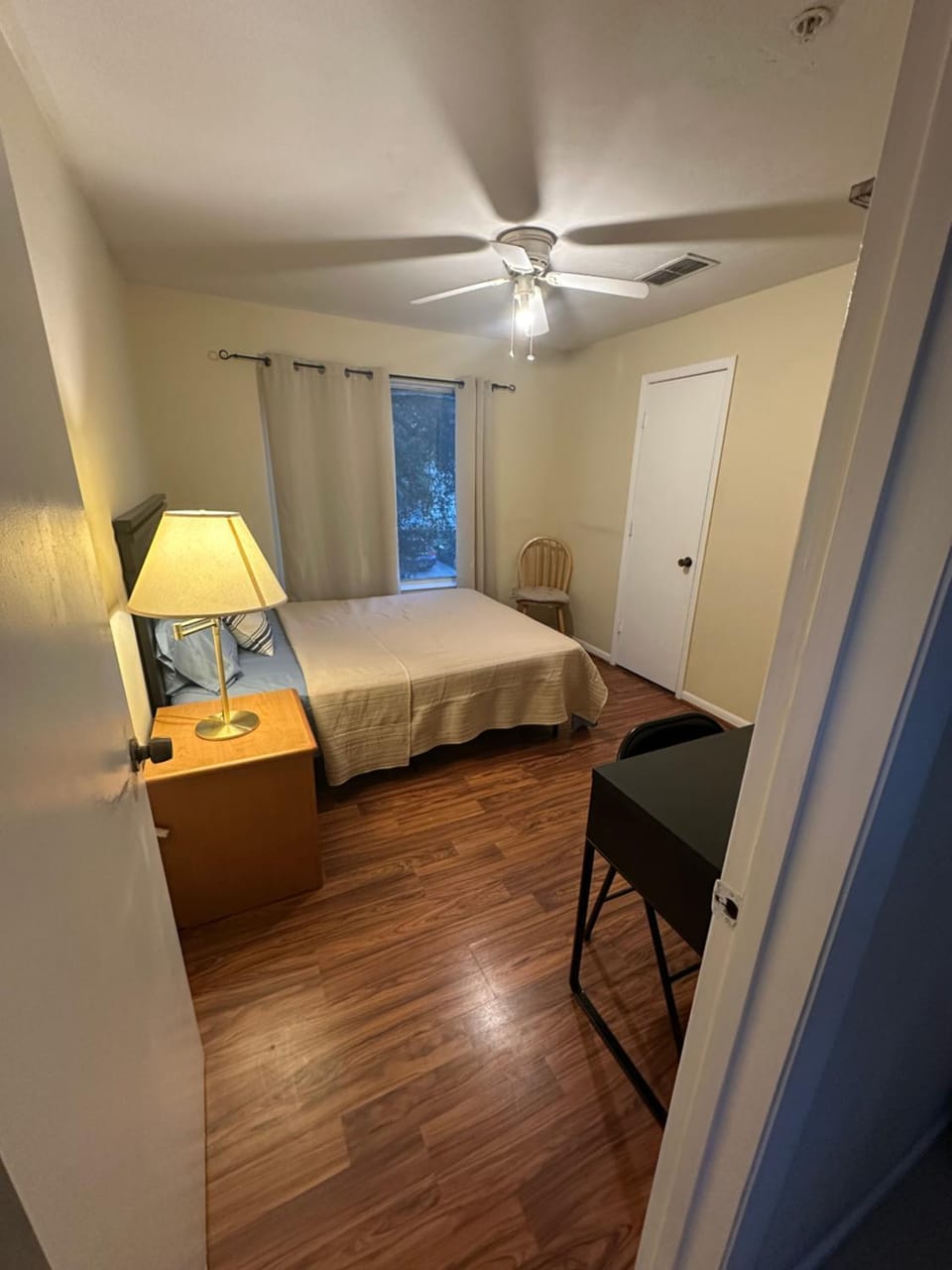 Bed, Photo of the whole room
