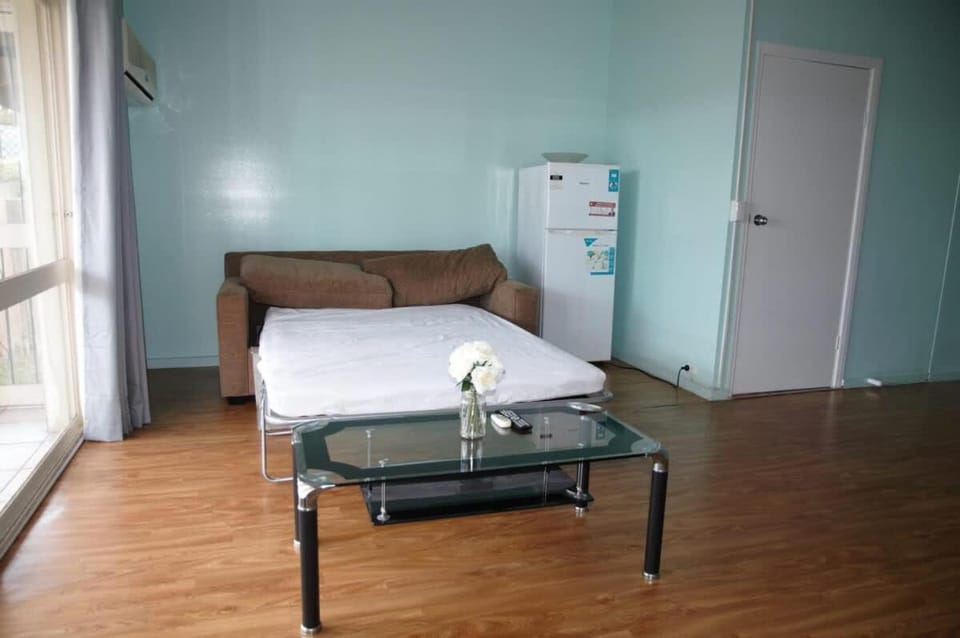 Large private one bedroom unit House in Brisbane
