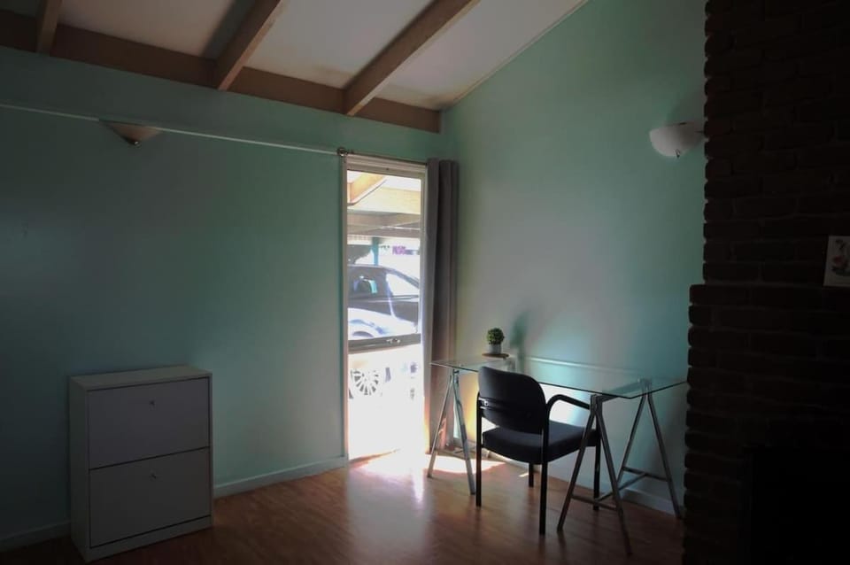 Large private one bedroom unit House in Brisbane