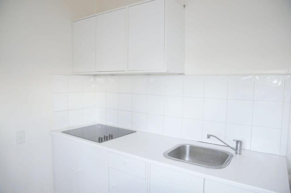 Large private one bedroom unit House in Brisbane