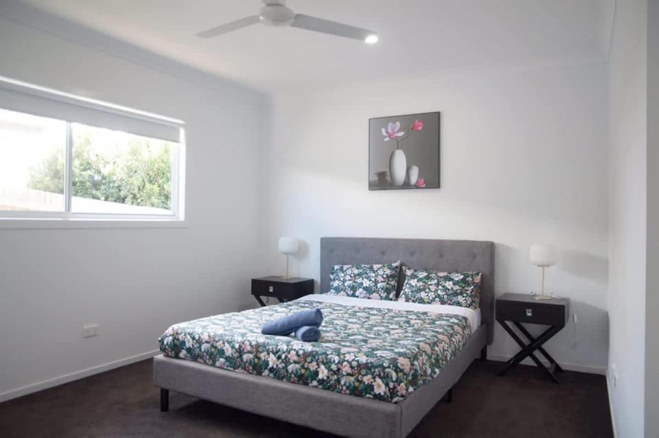 New 4 bedroom house in Coomera House in Hope Island