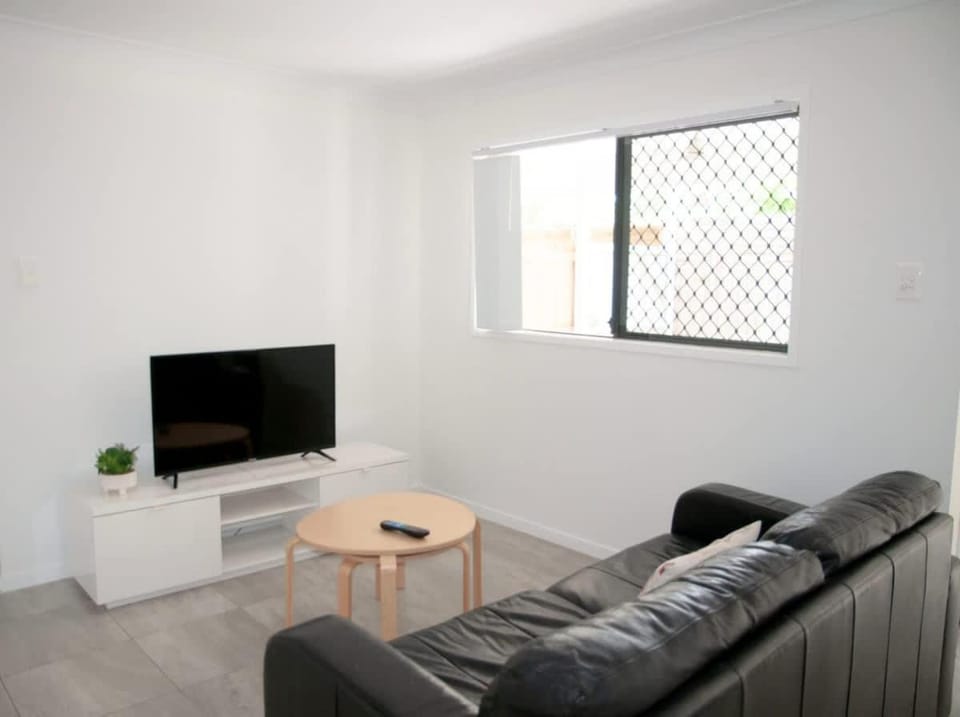Spacious 3 bedroom unit in Loganlea House in Brisbane