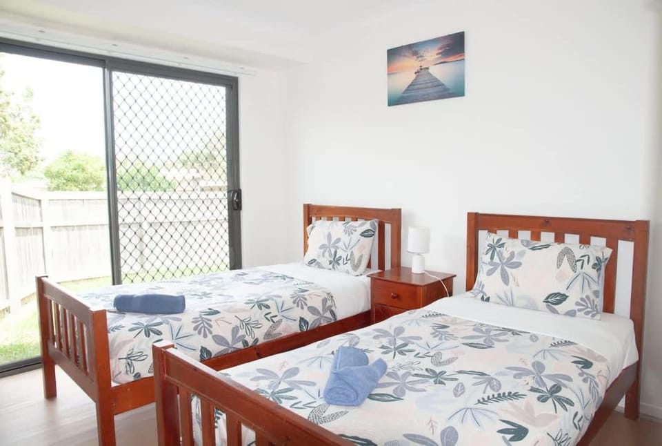 Spacious 3 bedroom unit in Loganlea House in Brisbane